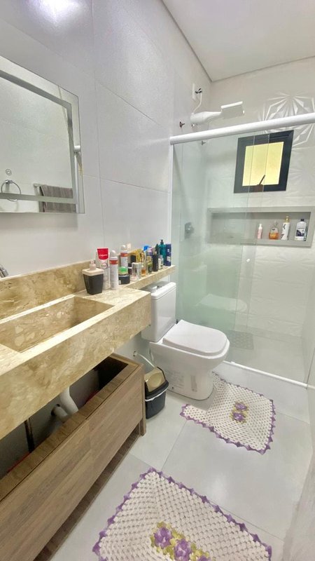 CASA COM 1 SÚITE MAIS 2 DORMITÓRIOS NA GUABIRUBA SUL - Guabiruba - 