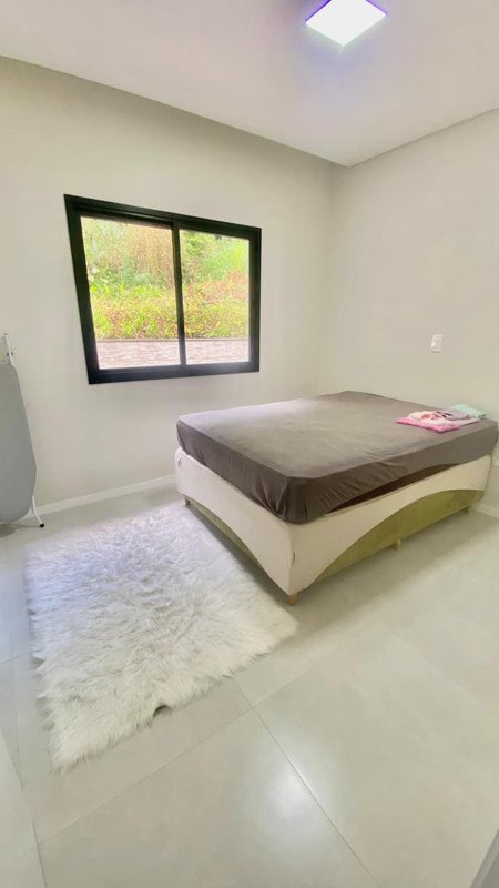 CASA COM 1 SÚITE MAIS 2 DORMITÓRIOS NA GUABIRUBA SUL - Guabiruba - 