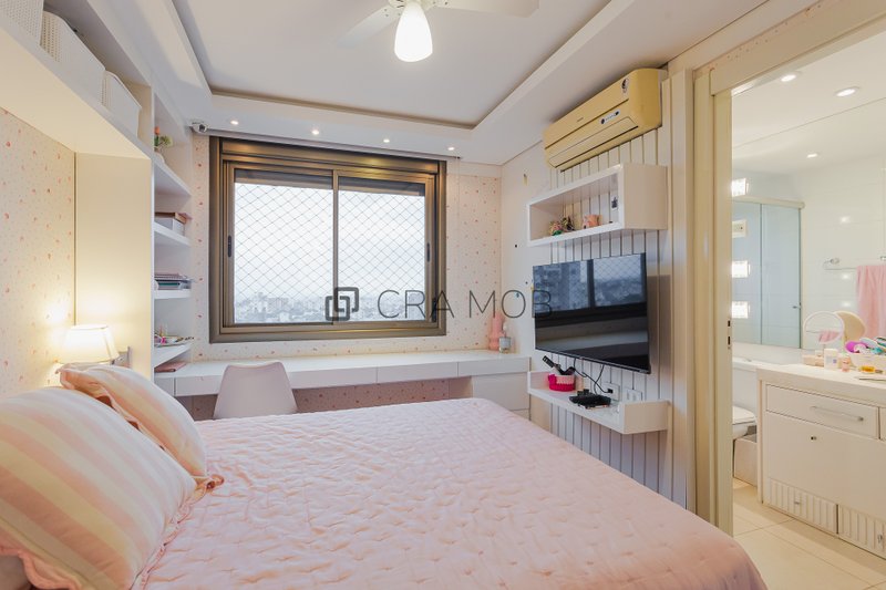 Apartamento com 222,7 m², com 3 suítes, 2 elevadores, 4 garagens no Bairro Jardim Europa Avenida Ferdinand Kisslinger Porto Alegre - 