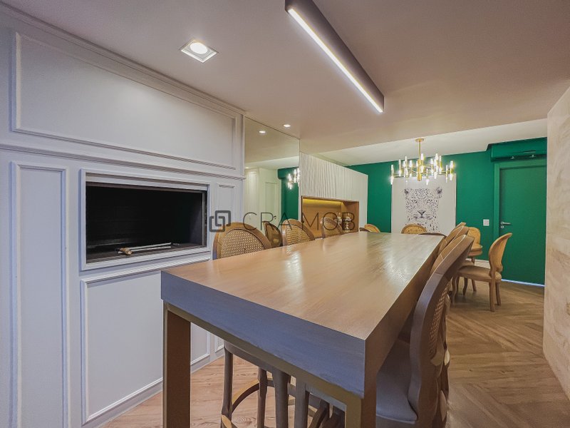 Apartamento com 222,7 m², com 3 suítes, 2 elevadores, 4 garagens no Bairro Jardim Europa Avenida Ferdinand Kisslinger Porto Alegre - 
