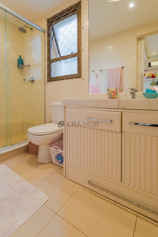 Apartamento com 222,7 m², com 3 suítes, 2 elevadores, 4 garagens no Bairro Jardim Europa Avenida Ferdinand Kisslinger Porto Alegre - 