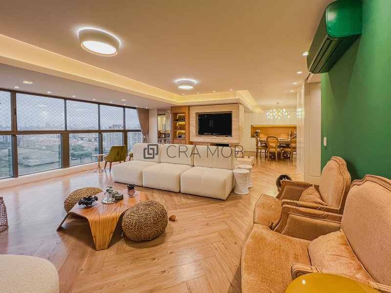 Apartamento com 222,7 m², com 3 suítes, 2 elevadores, 4 garagens no Bairro Jardim Europa Avenida Ferdinand Kisslinger Porto Alegre - 