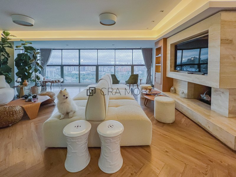 Apartamento com 222,7 m², com 3 suítes, 2 elevadores, 4 garagens no Bairro Jardim Europa Avenida Ferdinand Kisslinger Porto Alegre - 