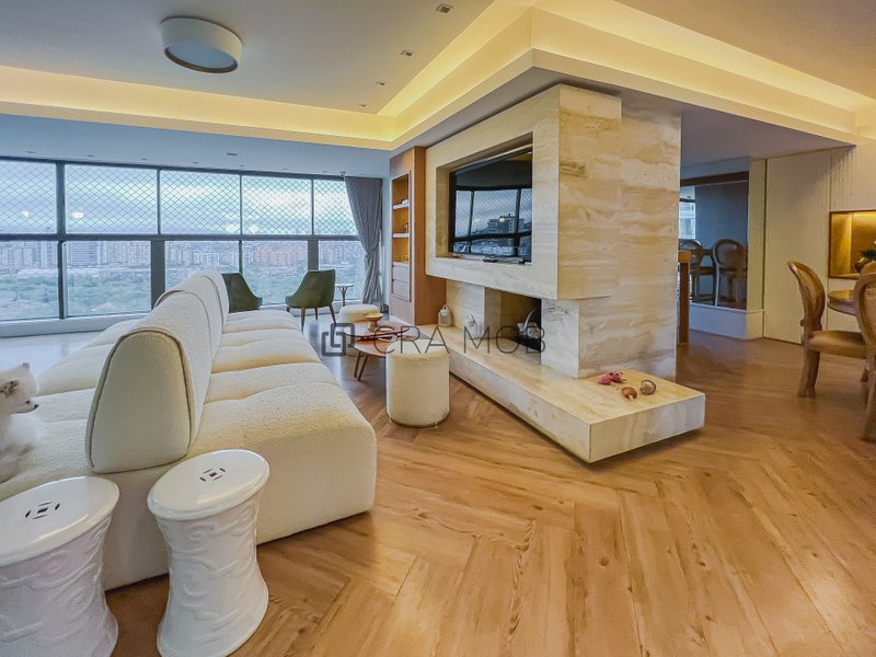 Apartamento com 222,7 m², com 3 suítes, 2 elevadores, 4 garagens no Bairro Jardim Europa Avenida Ferdinand Kisslinger Porto Alegre - 