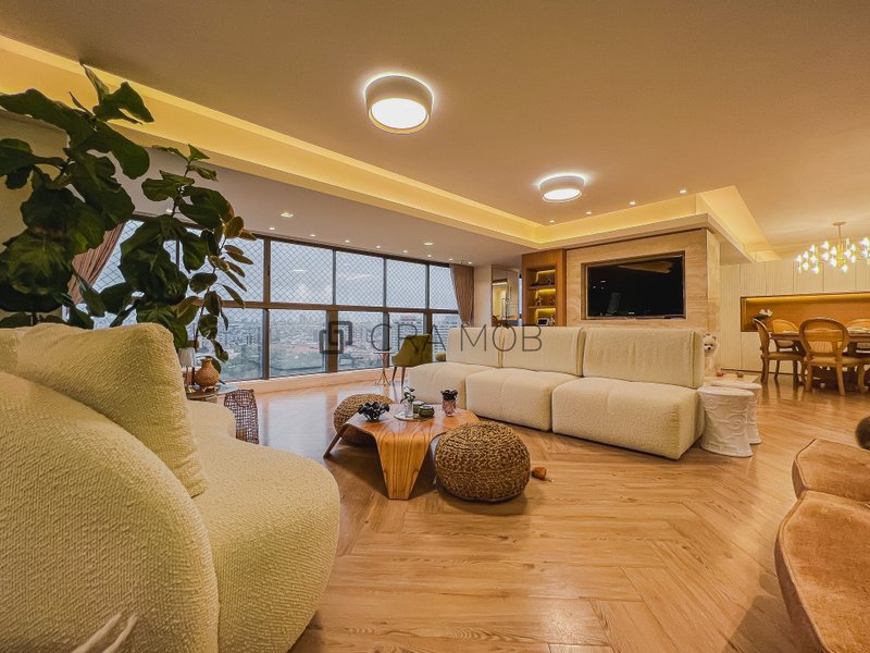 Apartamento com 222,7 m², com 3 suítes, 2 elevadores, 4 garagens no Bairro Jardim Europa Avenida Ferdinand Kisslinger Porto Alegre - 