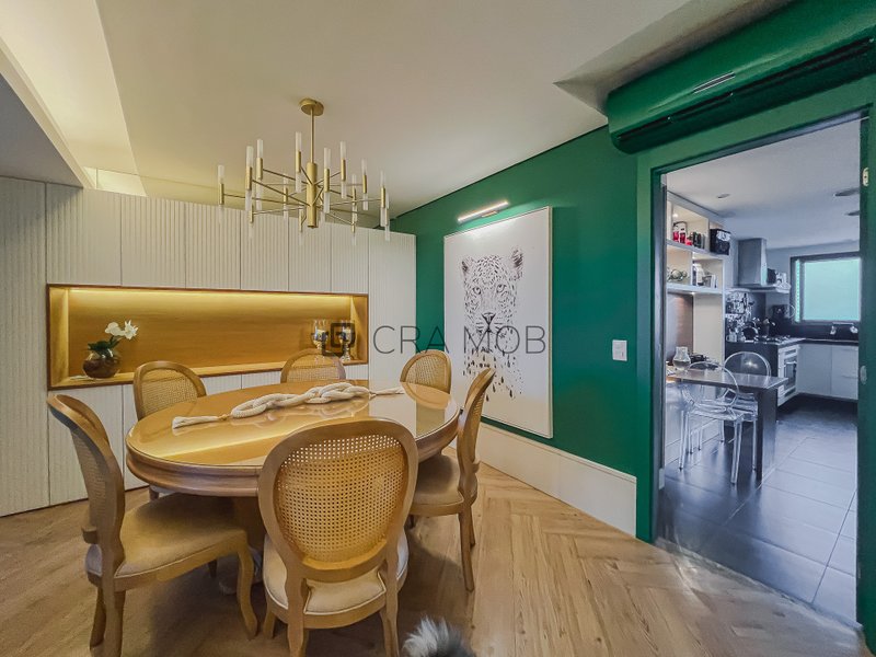 Apartamento com 222,7 m², com 3 suítes, 2 elevadores, 4 garagens no Bairro Jardim Europa Avenida Ferdinand Kisslinger Porto Alegre - 