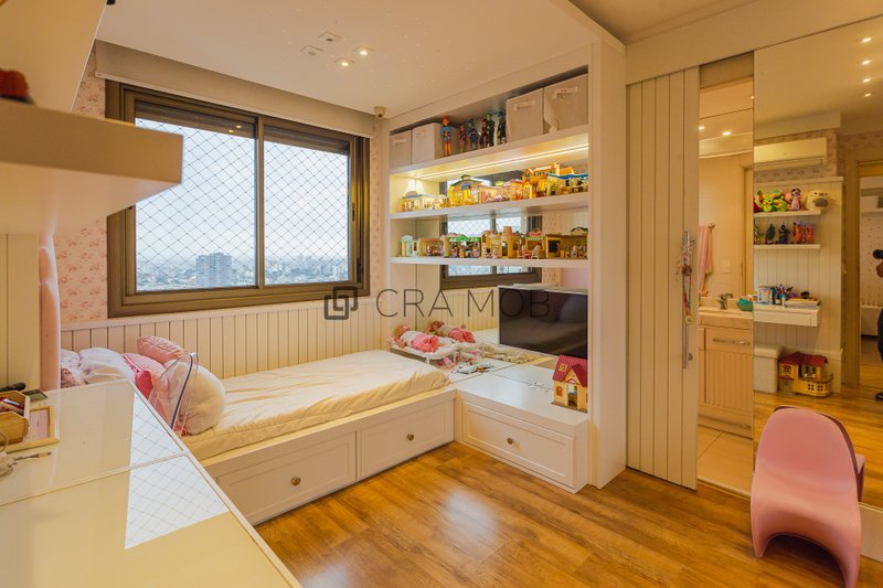Apartamento com 222,7 m², com 3 suítes, 2 elevadores, 4 garagens no Bairro Jardim Europa Avenida Ferdinand Kisslinger Porto Alegre - 