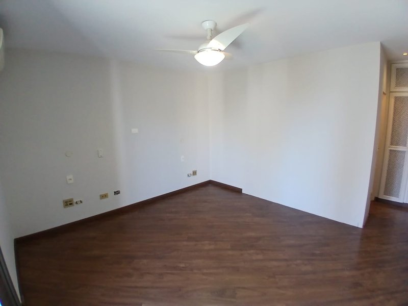 VENDE-SE LINDO APARTAMENTO – 210M2 - 1 por andar – NA MELHOR LOCALIZAÇÃO DO ITAIM Rua Jesuíno Arruda São Paulo - 