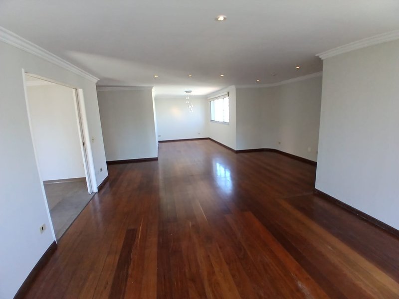 VENDE-SE LINDO APARTAMENTO – 210M2 - 1 por andar – NA MELHOR LOCALIZAÇÃO DO ITAIM Rua Jesuíno Arruda São Paulo - 