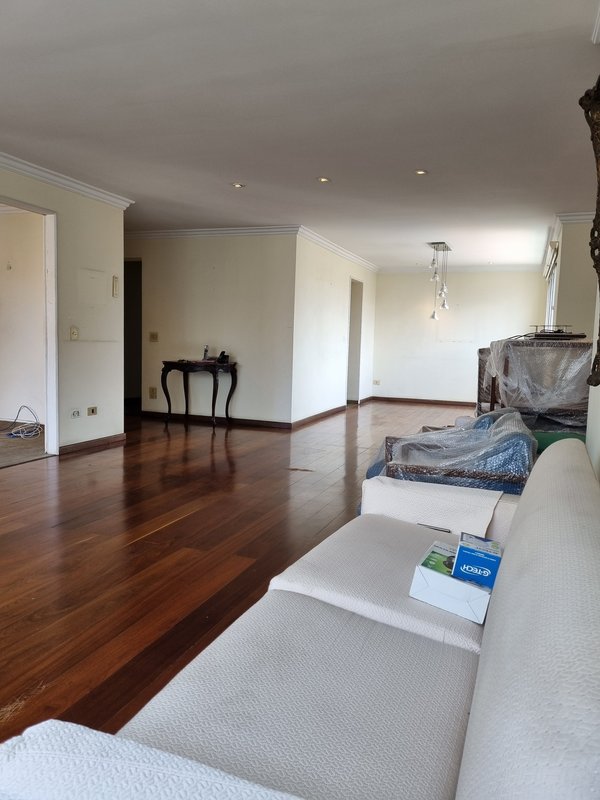 VENDE-SE LINDO APARTAMENTO – 210M2 - 1 por andar – NA MELHOR LOCALIZAÇÃO DO ITAIM Rua Jesuíno Arruda São Paulo - 