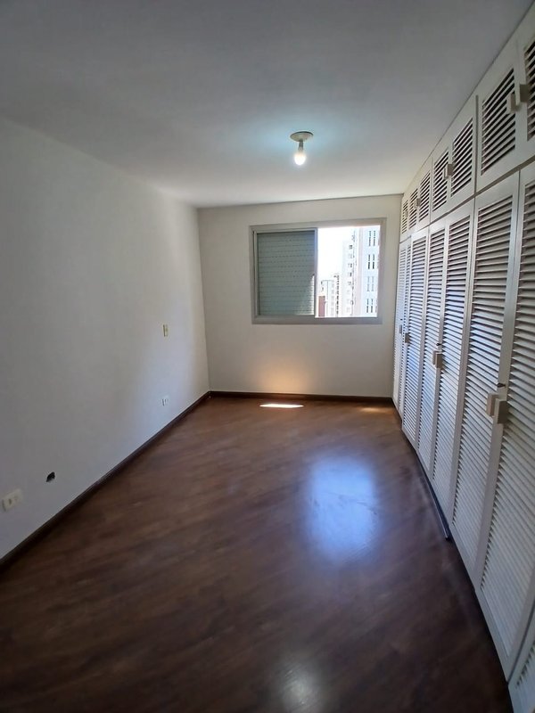 VENDE-SE LINDO APARTAMENTO – 210M2 - 1 por andar – NA MELHOR LOCALIZAÇÃO DO ITAIM Rua Jesuíno Arruda São Paulo - 