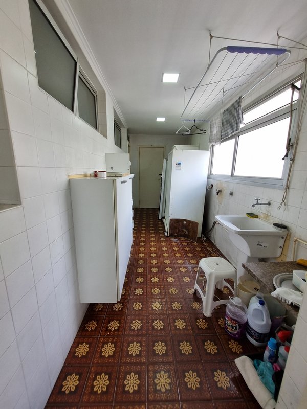 VENDE-SE LINDO APARTAMENTO – 210M2 - 1 por andar – NA MELHOR LOCALIZAÇÃO DO ITAIM Rua Jesuíno Arruda São Paulo - 
