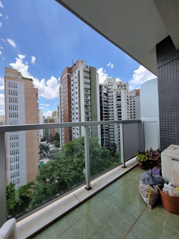 VENDE-SE LINDO APARTAMENTO – 210M2 - 1 por andar – NA MELHOR LOCALIZAÇÃO DO ITAIM Rua Jesuíno Arruda São Paulo - 