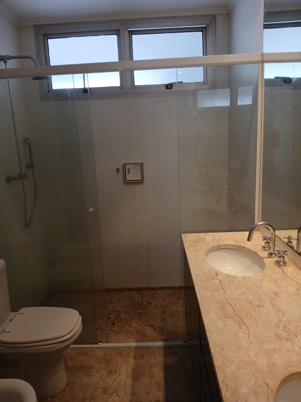VENDE-SE LINDO APARTAMENTO – 210M2 - 1 por andar – NA MELHOR LOCALIZAÇÃO DO ITAIM Rua Jesuíno Arruda São Paulo - 