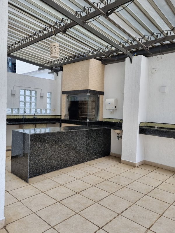 VENDE-SE LINDO APARTAMENTO – 210M2 - 1 por andar – NA MELHOR LOCALIZAÇÃO DO ITAIM Rua Jesuíno Arruda São Paulo - 