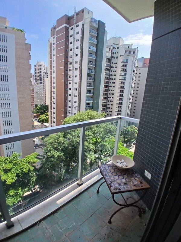 VENDE-SE LINDO APARTAMENTO – 210M2 - 1 por andar – NA MELHOR LOCALIZAÇÃO DO ITAIM Rua Jesuíno Arruda São Paulo - 