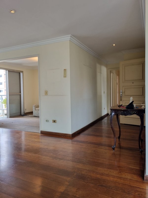 VENDE-SE LINDO APARTAMENTO – 210M2 - 1 por andar – NA MELHOR LOCALIZAÇÃO DO ITAIM Rua Jesuíno Arruda São Paulo - 