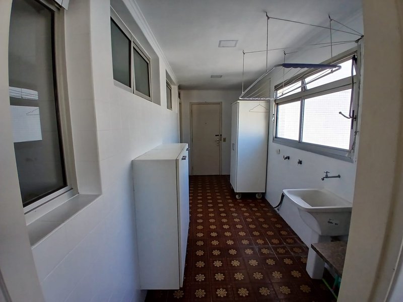 VENDE-SE LINDO APARTAMENTO – 210M2 - 1 por andar – NA MELHOR LOCALIZAÇÃO DO ITAIM Rua Jesuíno Arruda São Paulo - 