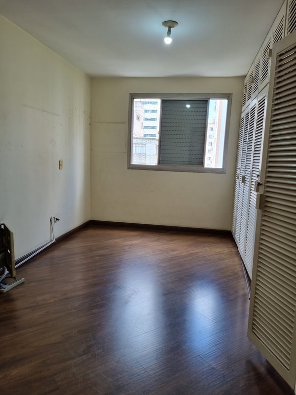 VENDE-SE LINDO APARTAMENTO – 210M2 - 1 por andar – NA MELHOR LOCALIZAÇÃO DO ITAIM Rua Jesuíno Arruda São Paulo - 