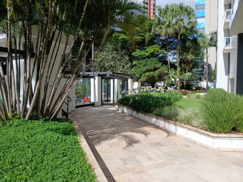VENDE-SE LINDO APARTAMENTO – 210M2 - 1 por andar – NA MELHOR LOCALIZAÇÃO DO ITAIM Rua Jesuíno Arruda São Paulo - 