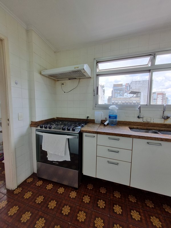 VENDE-SE LINDO APARTAMENTO – 210M2 - 1 por andar – NA MELHOR LOCALIZAÇÃO DO ITAIM Rua Jesuíno Arruda São Paulo - 