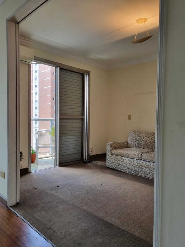 VENDE-SE LINDO APARTAMENTO – 210M2 - 1 por andar – NA MELHOR LOCALIZAÇÃO DO ITAIM Rua Jesuíno Arruda São Paulo - 