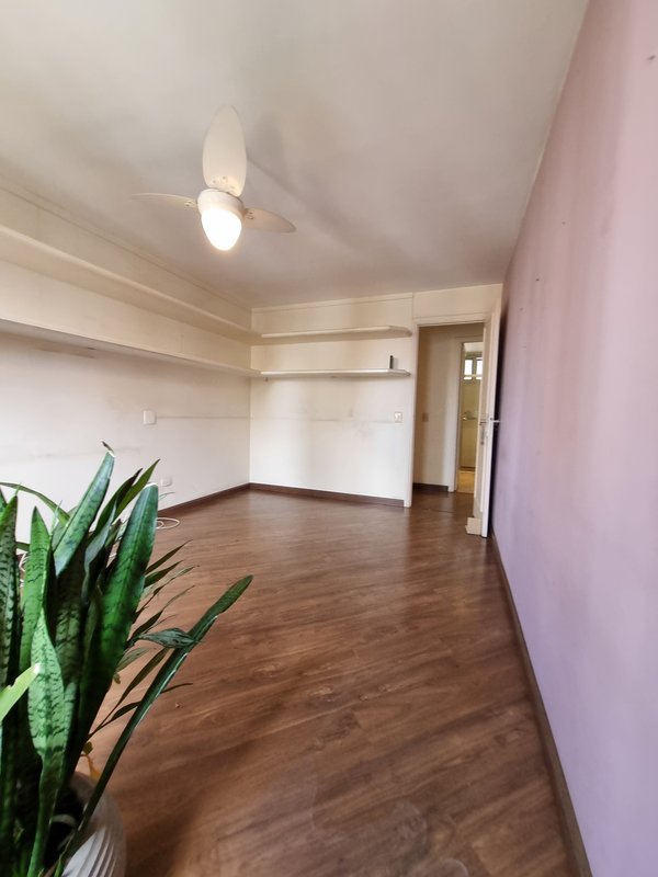 VENDE-SE LINDO APARTAMENTO – 210M2 - 1 por andar – NA MELHOR LOCALIZAÇÃO DO ITAIM Rua Jesuíno Arruda São Paulo - 