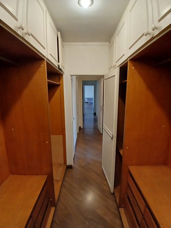 VENDE-SE LINDO APARTAMENTO – 210M2 - 1 por andar – NA MELHOR LOCALIZAÇÃO DO ITAIM Rua Jesuíno Arruda São Paulo - 