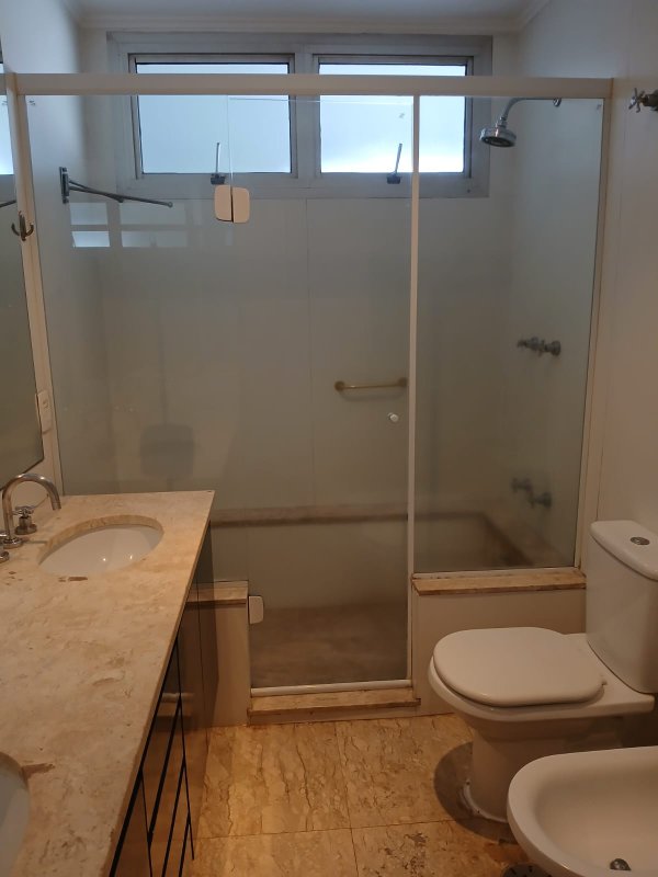 VENDE-SE LINDO APARTAMENTO – 210M2 - 1 por andar – NA MELHOR LOCALIZAÇÃO DO ITAIM Rua Jesuíno Arruda São Paulo - 