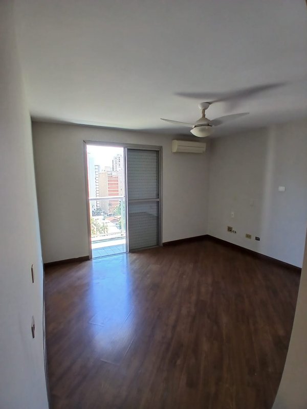 VENDE-SE LINDO APARTAMENTO – 210M2 - 1 por andar – NA MELHOR LOCALIZAÇÃO DO ITAIM Rua Jesuíno Arruda São Paulo - 