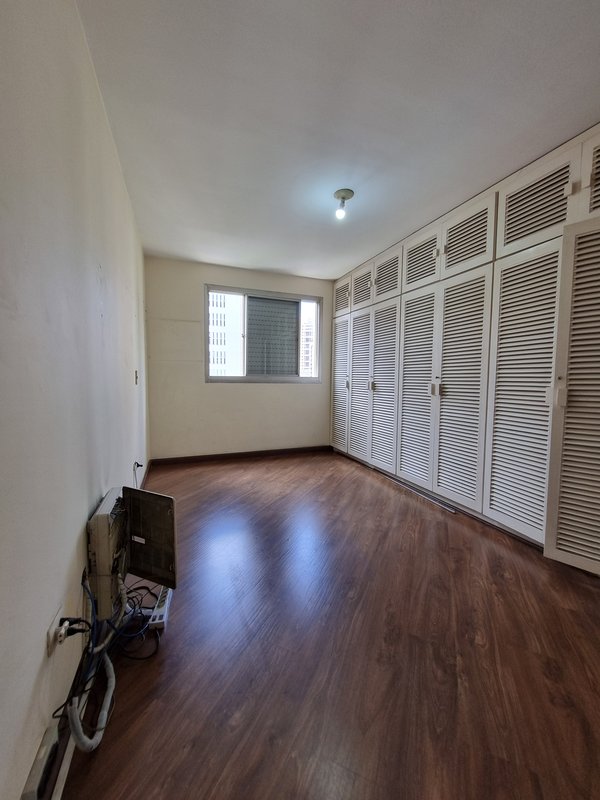 VENDE-SE LINDO APARTAMENTO – 210M2 - 1 por andar – NA MELHOR LOCALIZAÇÃO DO ITAIM Rua Jesuíno Arruda São Paulo - 