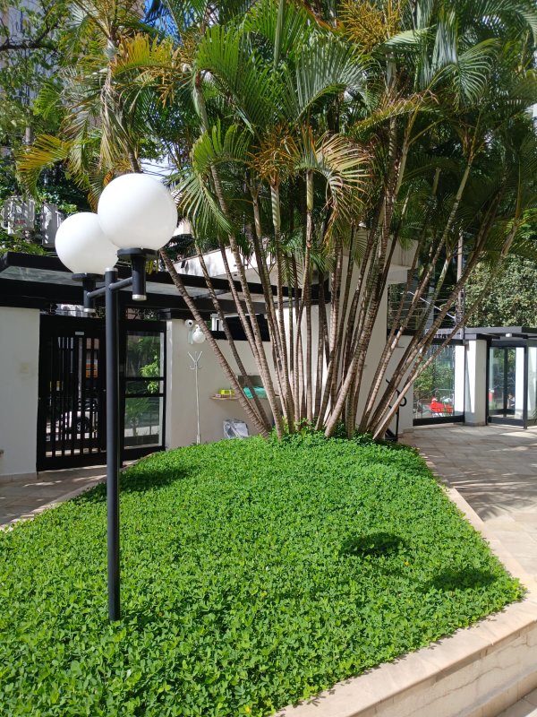 VENDE-SE LINDO APARTAMENTO – 210M2 - 1 por andar – NA MELHOR LOCALIZAÇÃO DO ITAIM Rua Jesuíno Arruda São Paulo - 