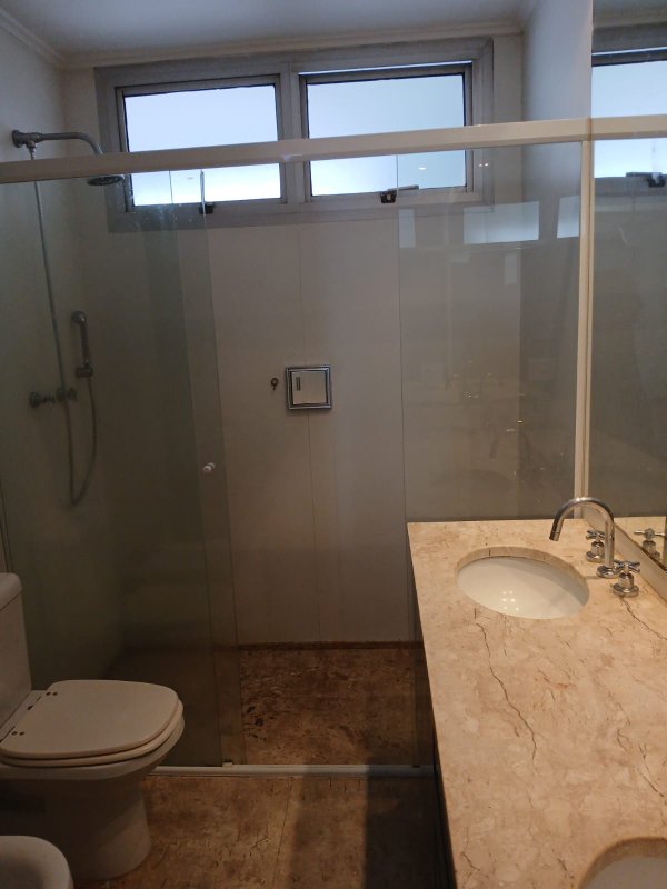 VENDE-SE LINDO APARTAMENTO – 210M2 - 1 por andar – NA MELHOR LOCALIZAÇÃO DO ITAIM Rua Jesuíno Arruda São Paulo - 