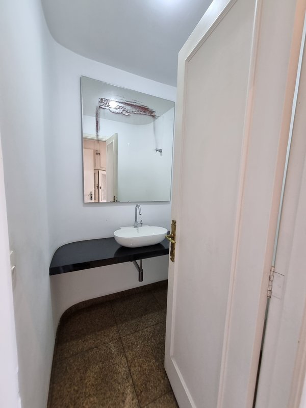VENDE-SE LINDO APARTAMENTO – 210M2 - 1 por andar – NA MELHOR LOCALIZAÇÃO DO ITAIM Rua Jesuíno Arruda São Paulo - 