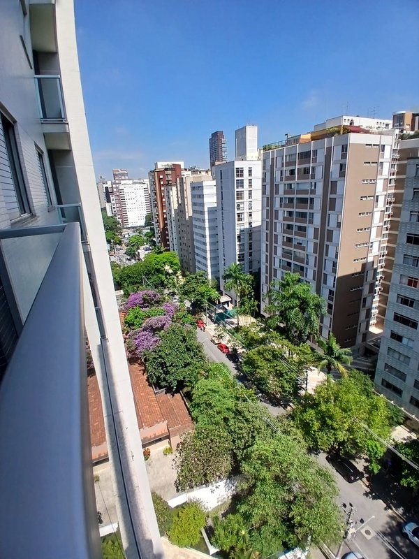 VENDE-SE LINDO APARTAMENTO – 210M2 - 1 por andar – NA MELHOR LOCALIZAÇÃO DO ITAIM Rua Jesuíno Arruda São Paulo - 