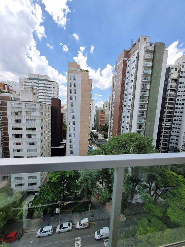 VENDE-SE LINDO APARTAMENTO – 210M2 - 1 por andar – NA MELHOR LOCALIZAÇÃO DO ITAIM Rua Jesuíno Arruda São Paulo - 