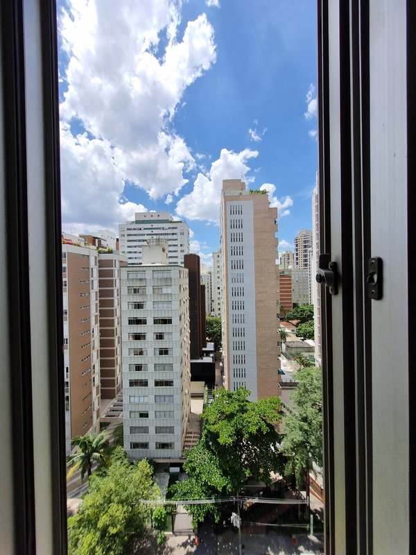 VENDE-SE LINDO APARTAMENTO – 210M2 - 1 por andar – NA MELHOR LOCALIZAÇÃO DO ITAIM Rua Jesuíno Arruda São Paulo - 
