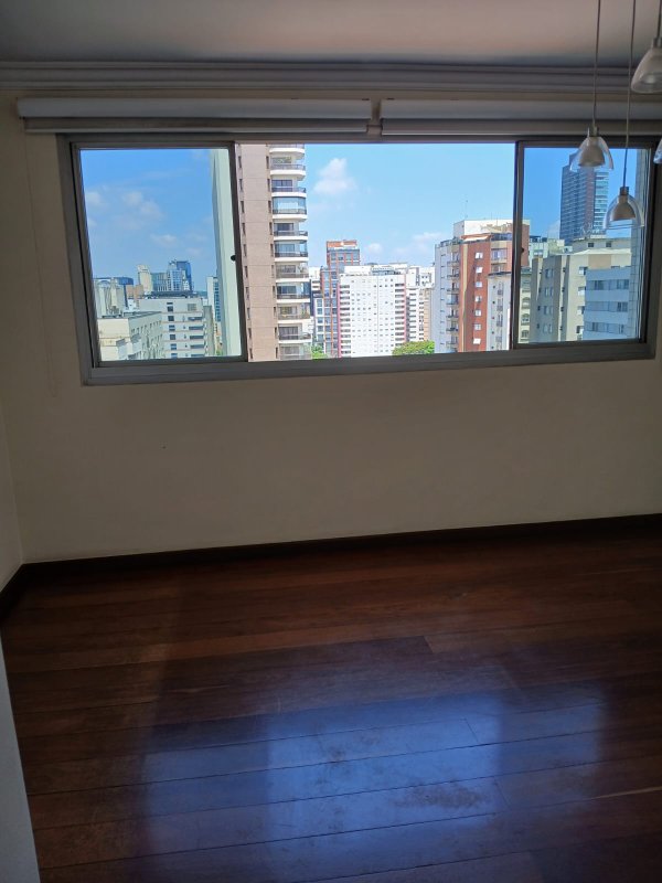VENDE-SE LINDO APARTAMENTO – 210M2 - 1 por andar – NA MELHOR LOCALIZAÇÃO DO ITAIM Rua Jesuíno Arruda São Paulo - 