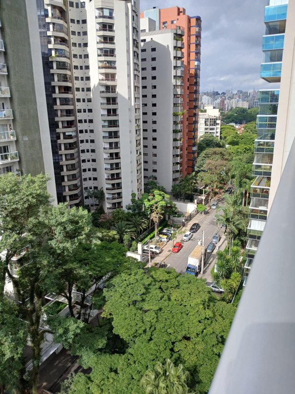 VENDE-SE LINDO APARTAMENTO – 210M2 - 1 por andar – NA MELHOR LOCALIZAÇÃO DO ITAIM Rua Jesuíno Arruda São Paulo - 