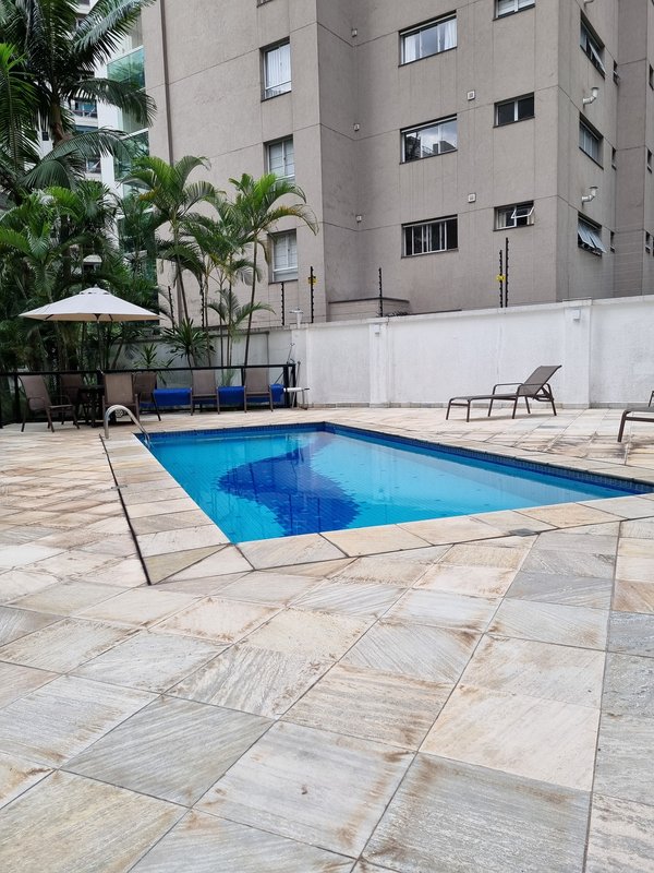 VENDE-SE LINDO APARTAMENTO – 210M2 - 1 por andar – NA MELHOR LOCALIZAÇÃO DO ITAIM Rua Jesuíno Arruda São Paulo - 