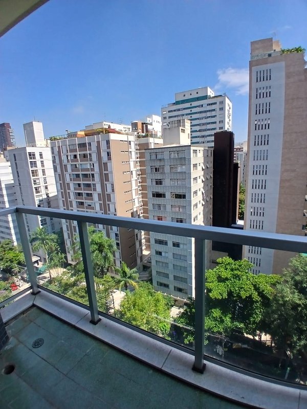 VENDE-SE LINDO APARTAMENTO – 210M2 - 1 por andar – NA MELHOR LOCALIZAÇÃO DO ITAIM Rua Jesuíno Arruda São Paulo - 