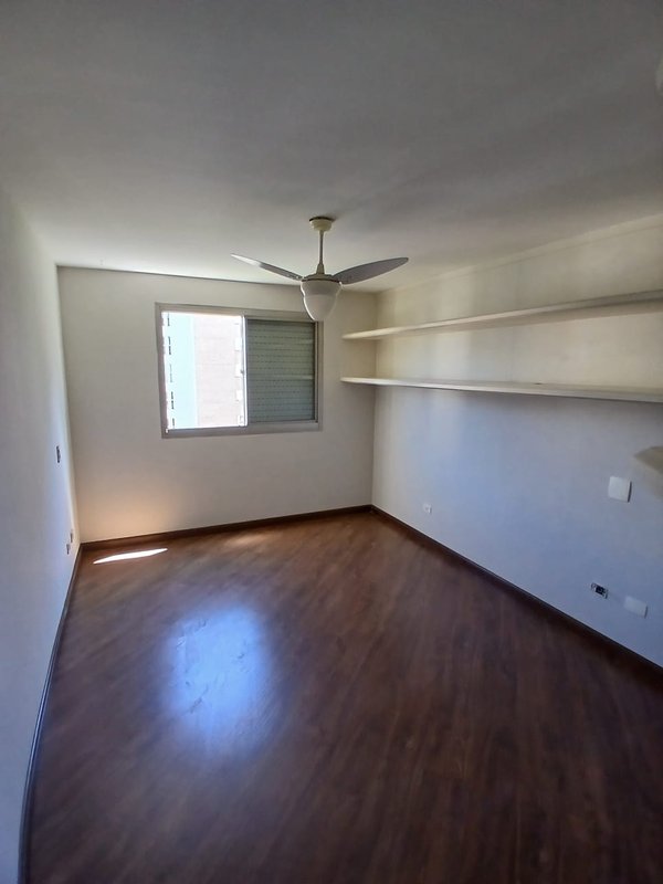 VENDE-SE LINDO APARTAMENTO – 210M2 - 1 por andar – NA MELHOR LOCALIZAÇÃO DO ITAIM Rua Jesuíno Arruda São Paulo - 