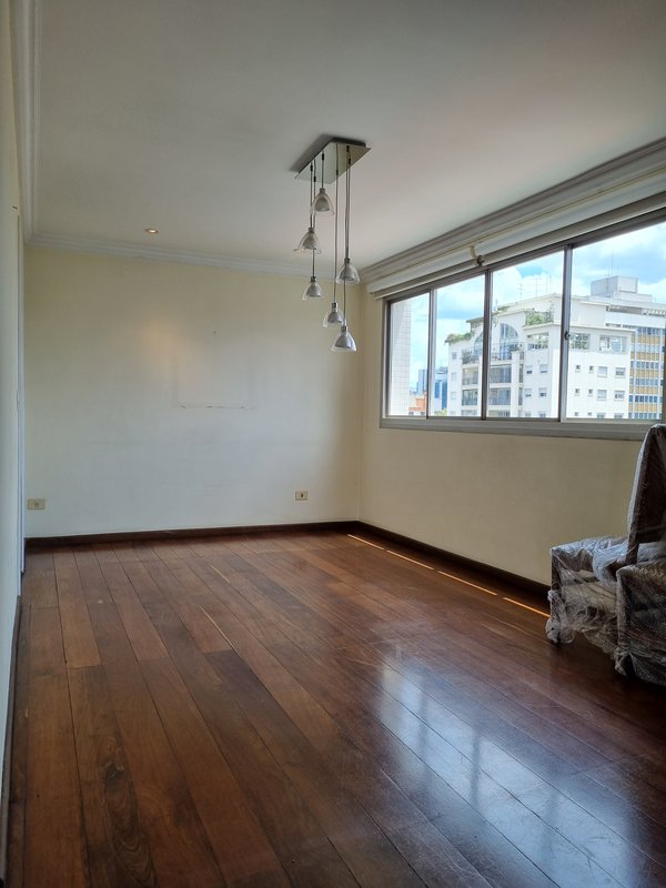 VENDE-SE LINDO APARTAMENTO – 210M2 - 1 por andar – NA MELHOR LOCALIZAÇÃO DO ITAIM Rua Jesuíno Arruda São Paulo - 