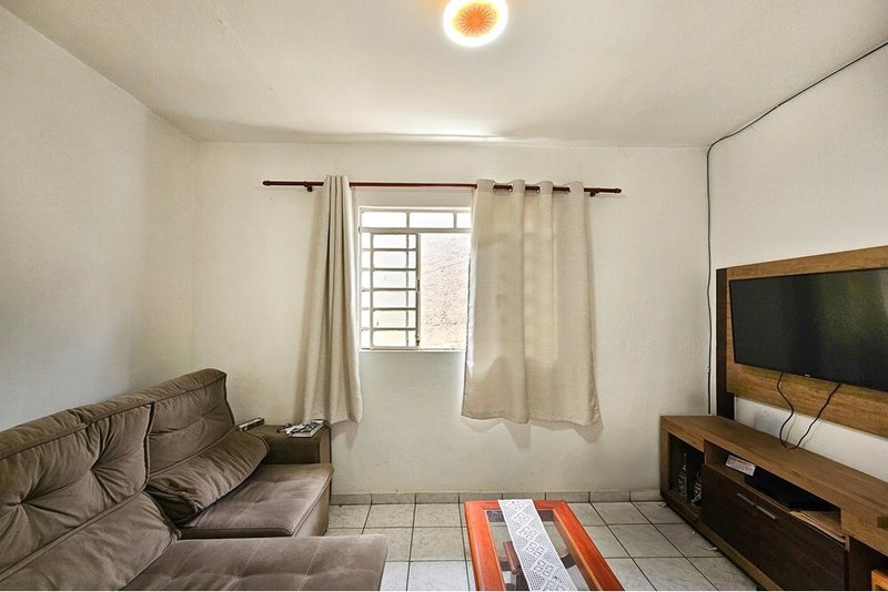 Casa a venda - Vila Guarani - 4 dormitórios 116m² do Café São Paulo - 