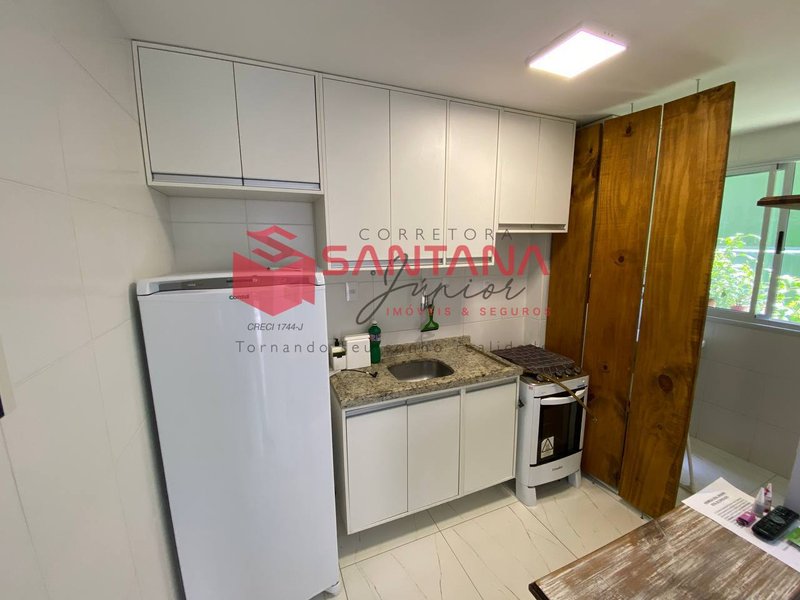 Apartamento térreo semimobiliado em Buraquinho Rua Antônio Fagundes Pereira Lauro de Freitas - 