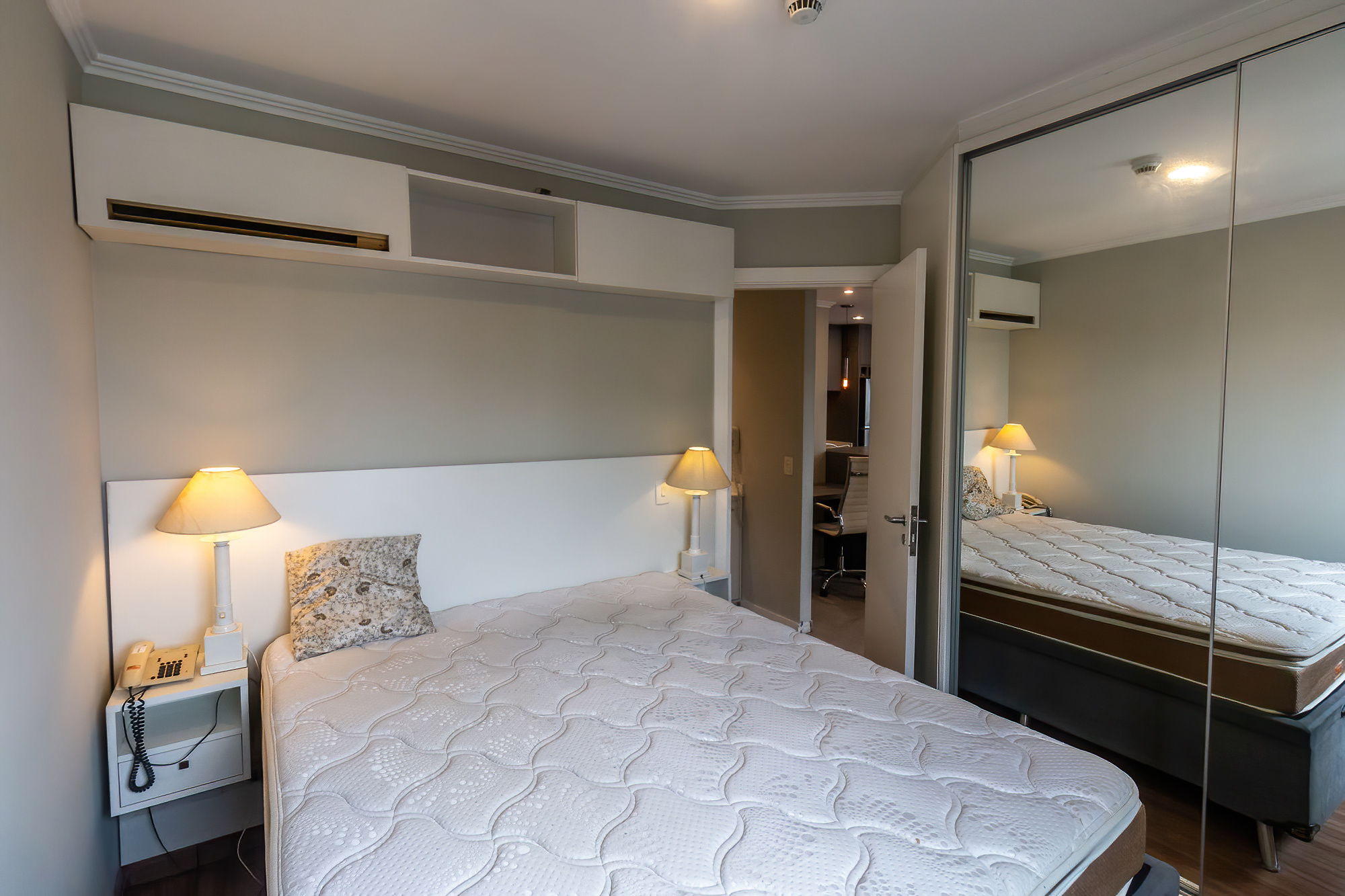 VENDE-SE APARTAMENTO 54M2 - PRONTO PARA MORAR Rua Alvorada São Paulo - 