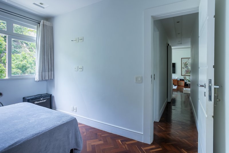 2 Quartos com vaga e vista para o verde em Laranjeiras! Rua Alice Rio de Janeiro - 