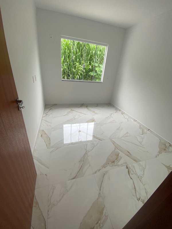 Casa com 1 suite e 2 quartos - Brusque - 