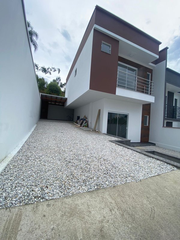 Casa com 1 suite e 2 quartos - Brusque - 