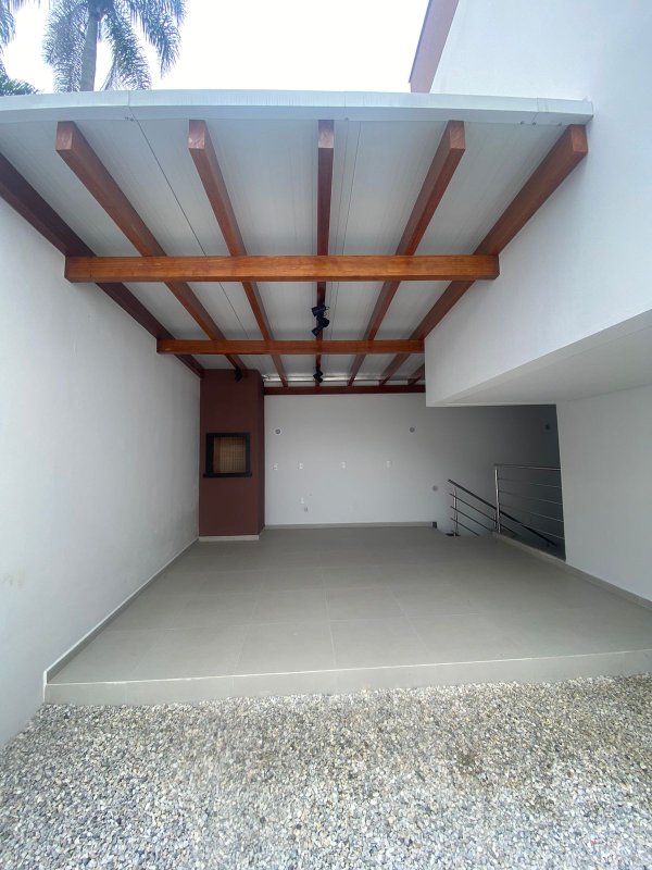 Casa com 1 suite e 2 quartos - Brusque - 